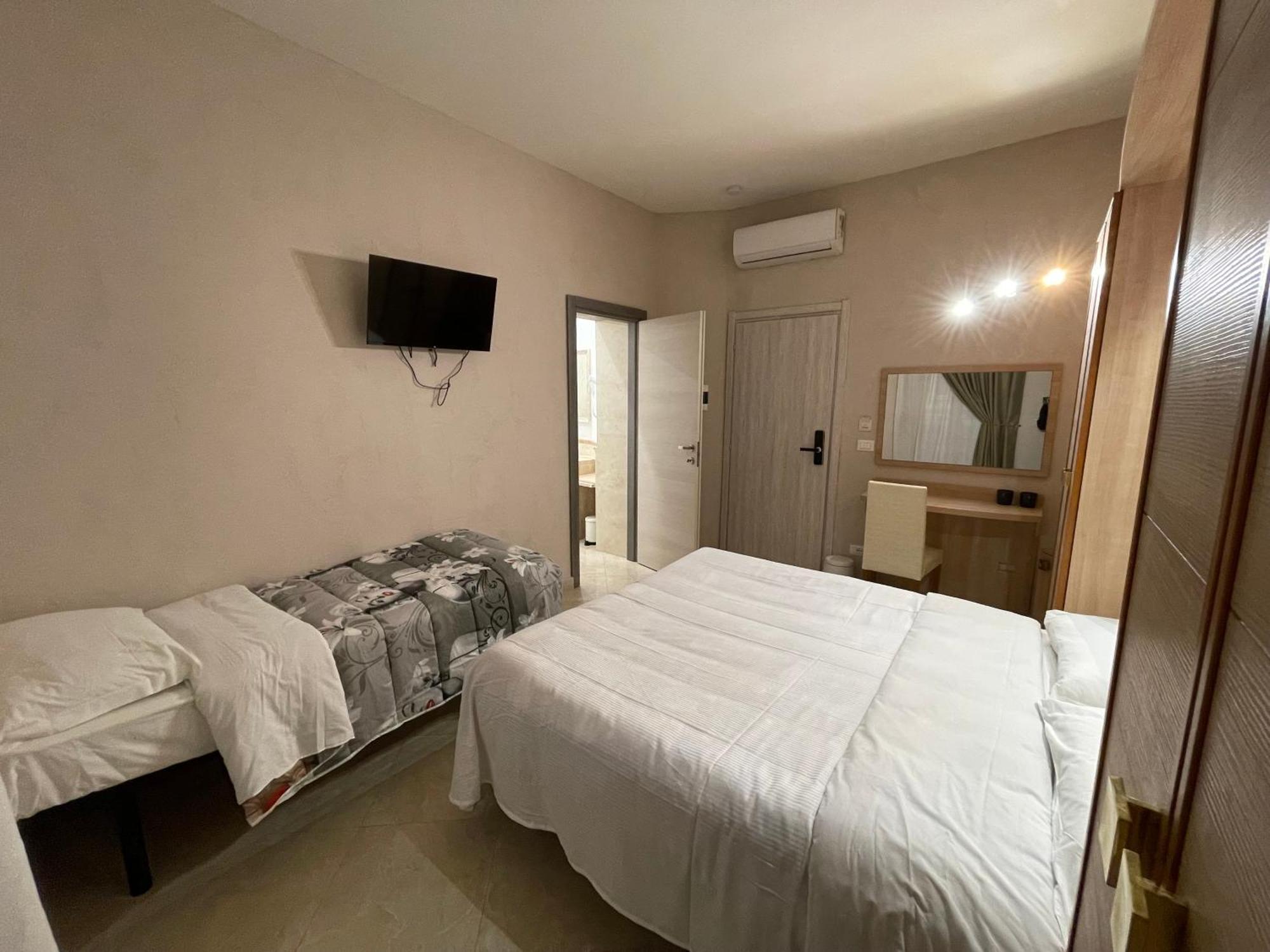 Spqr Roma Bed & Breakfast - Rome — Photos 3